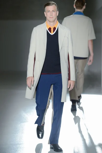 Look 18